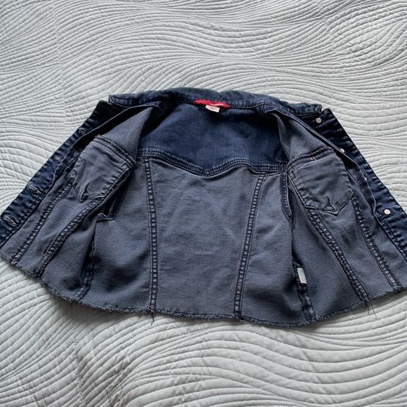 Cropped Jean Vest - Picture 4 of 6